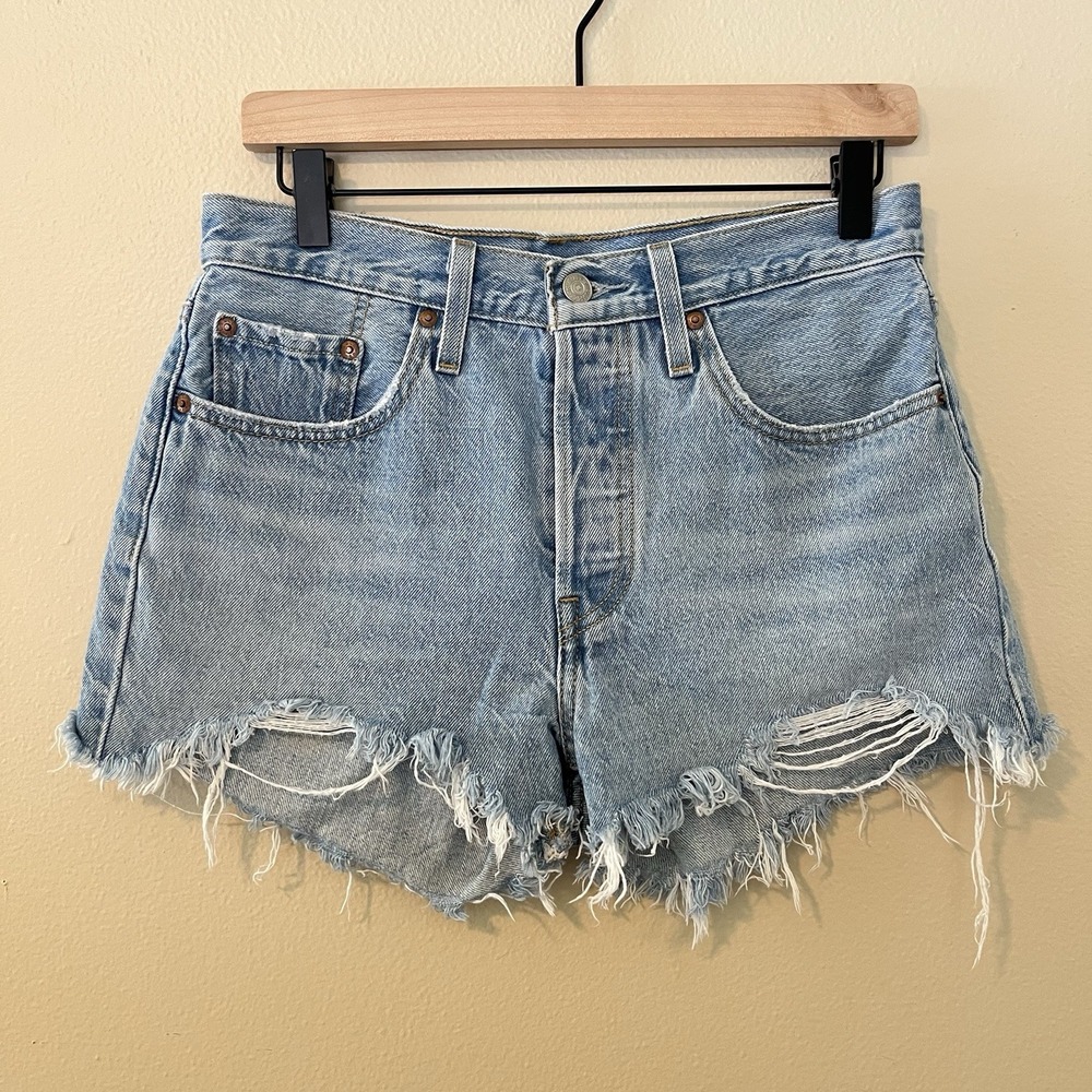 Levi's 501 Women's Jean Shorts 27 Light Wash Distressed 90s Classic Minimalist